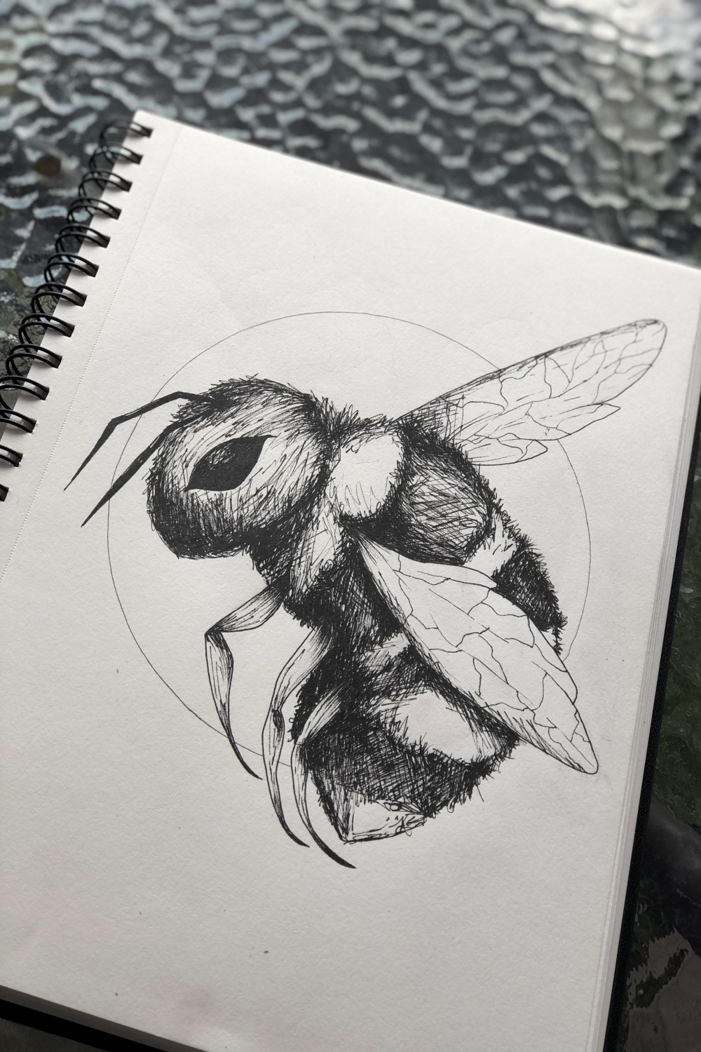 Messy bumblebee : r/drawing