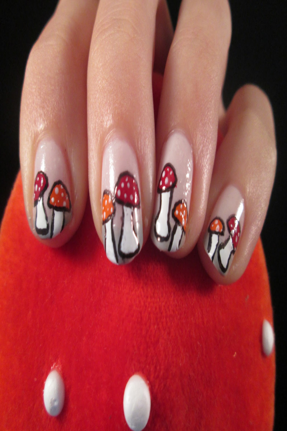 PiggieLuv: Tutorial - Sprouting mushrooms nail art