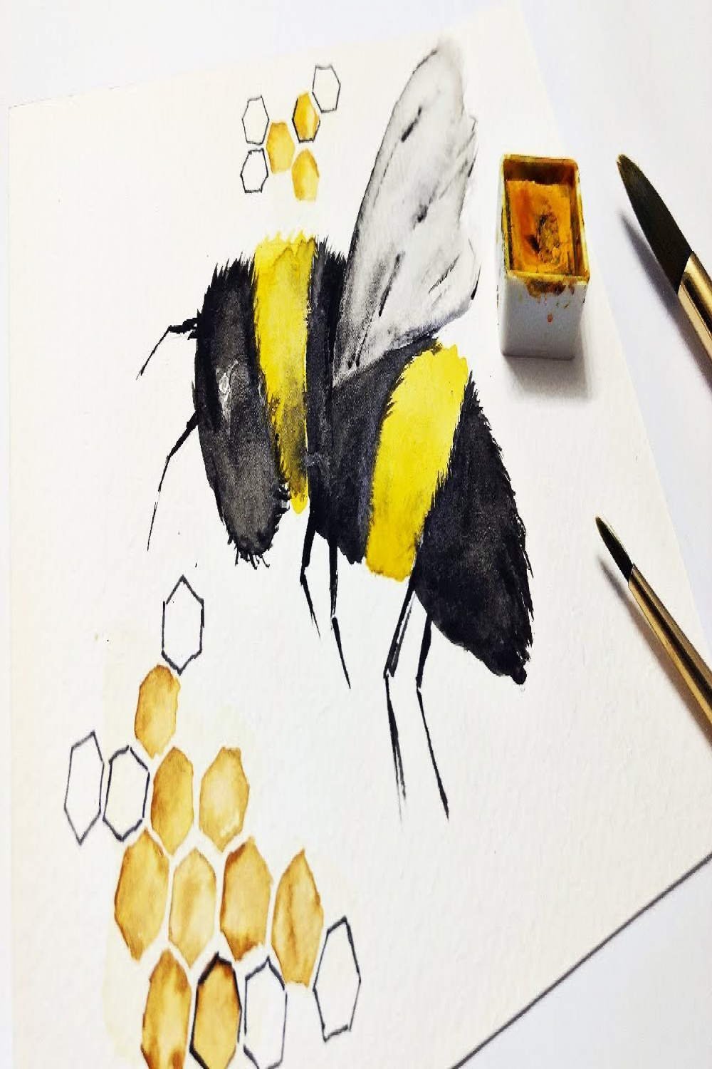 How to paint a BUMBLE BEE for beginners in watercolor » EASY honey bee &  honey comb painting guide